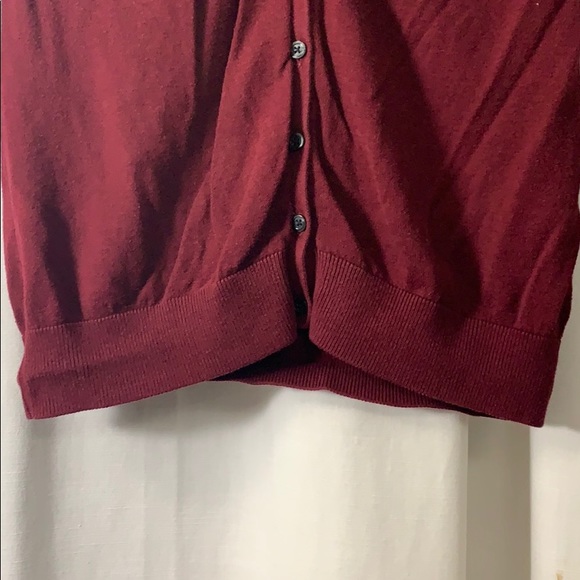 🍁 Basic Maroon Cardigan - Picture 3 of 5